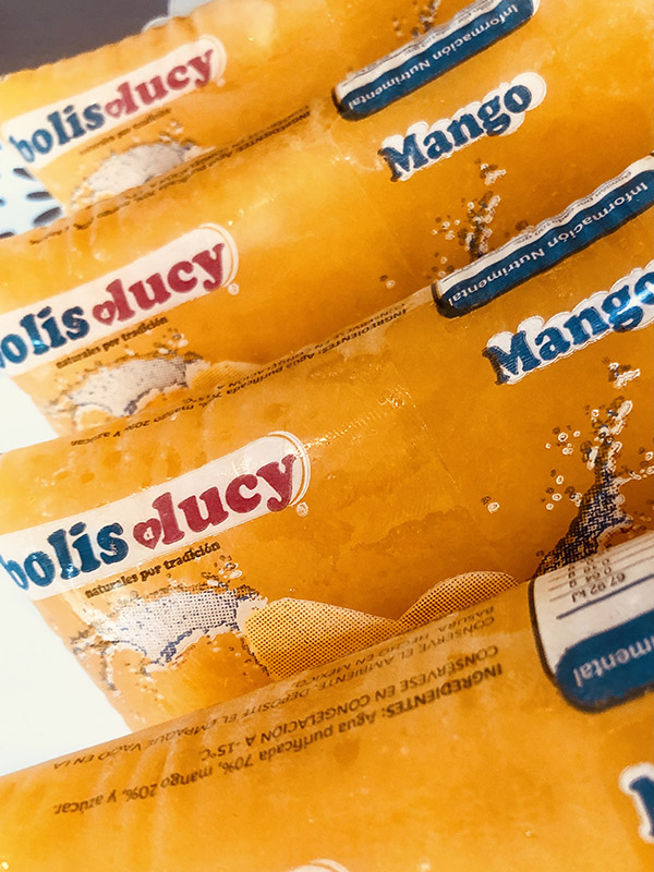 Bolisdlucy Mango en canasta en casa