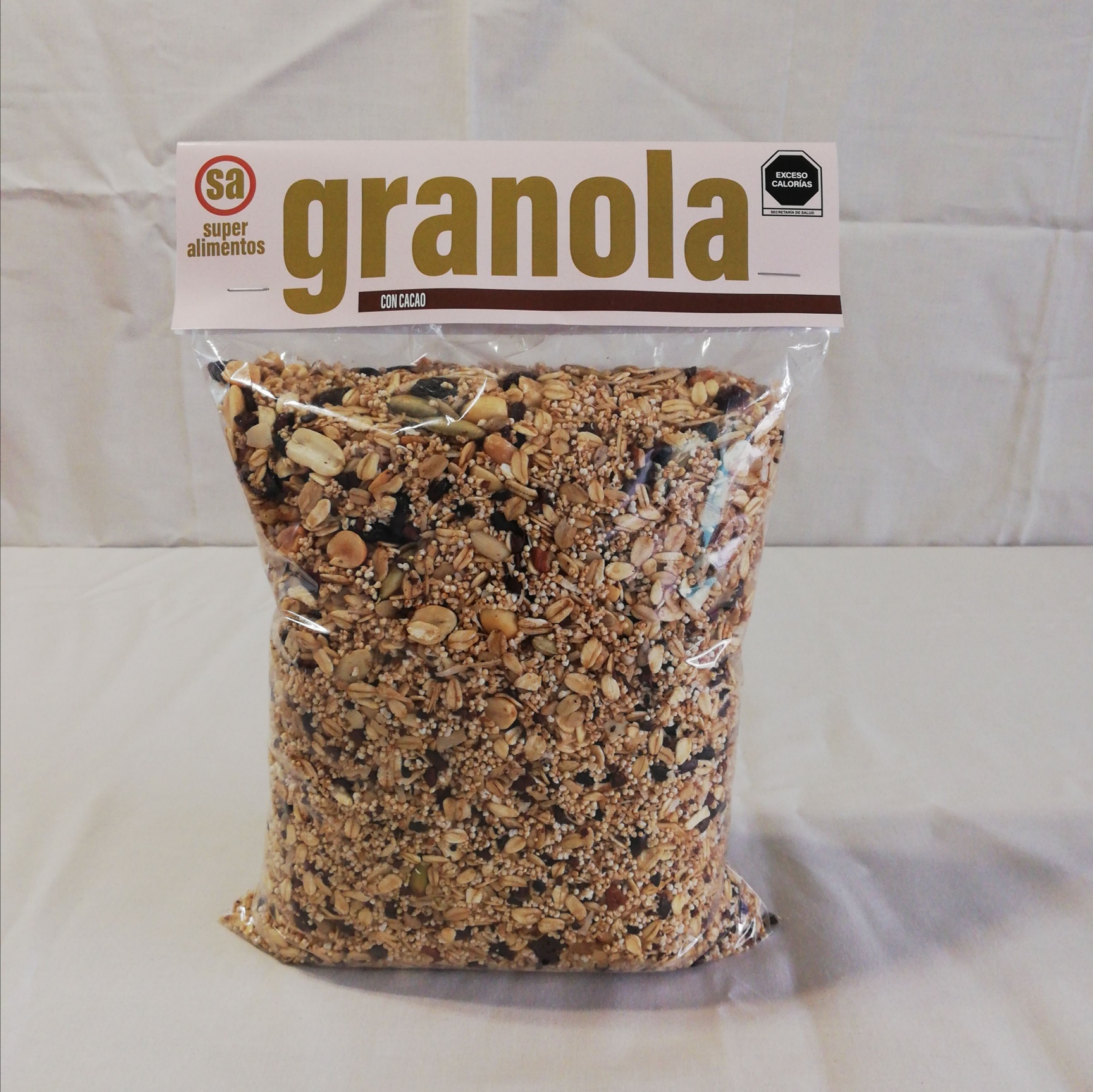 Granola con Cacao 1 kg en canasta en casa