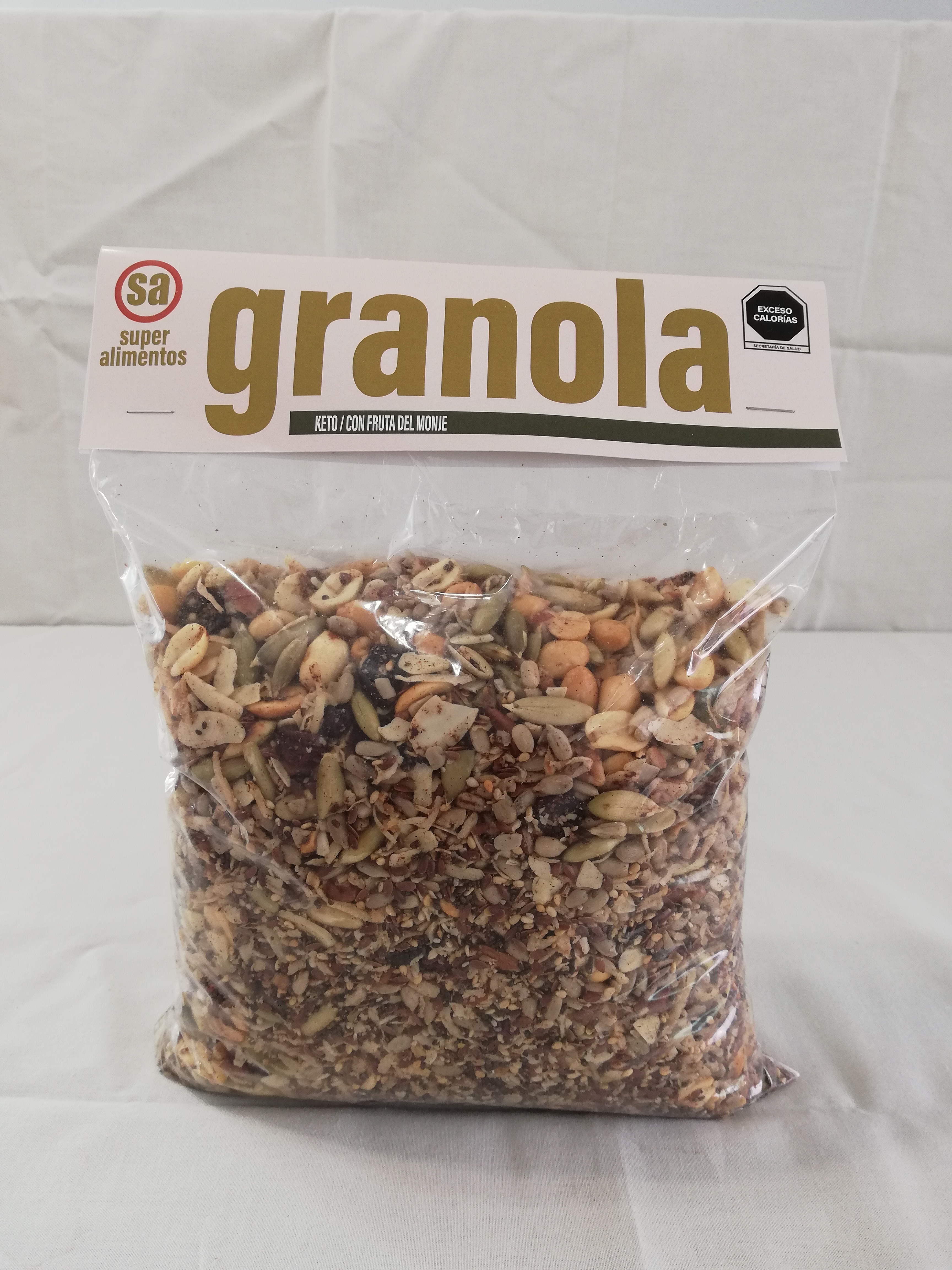 Granola Keto 1 kg en canasta en casa