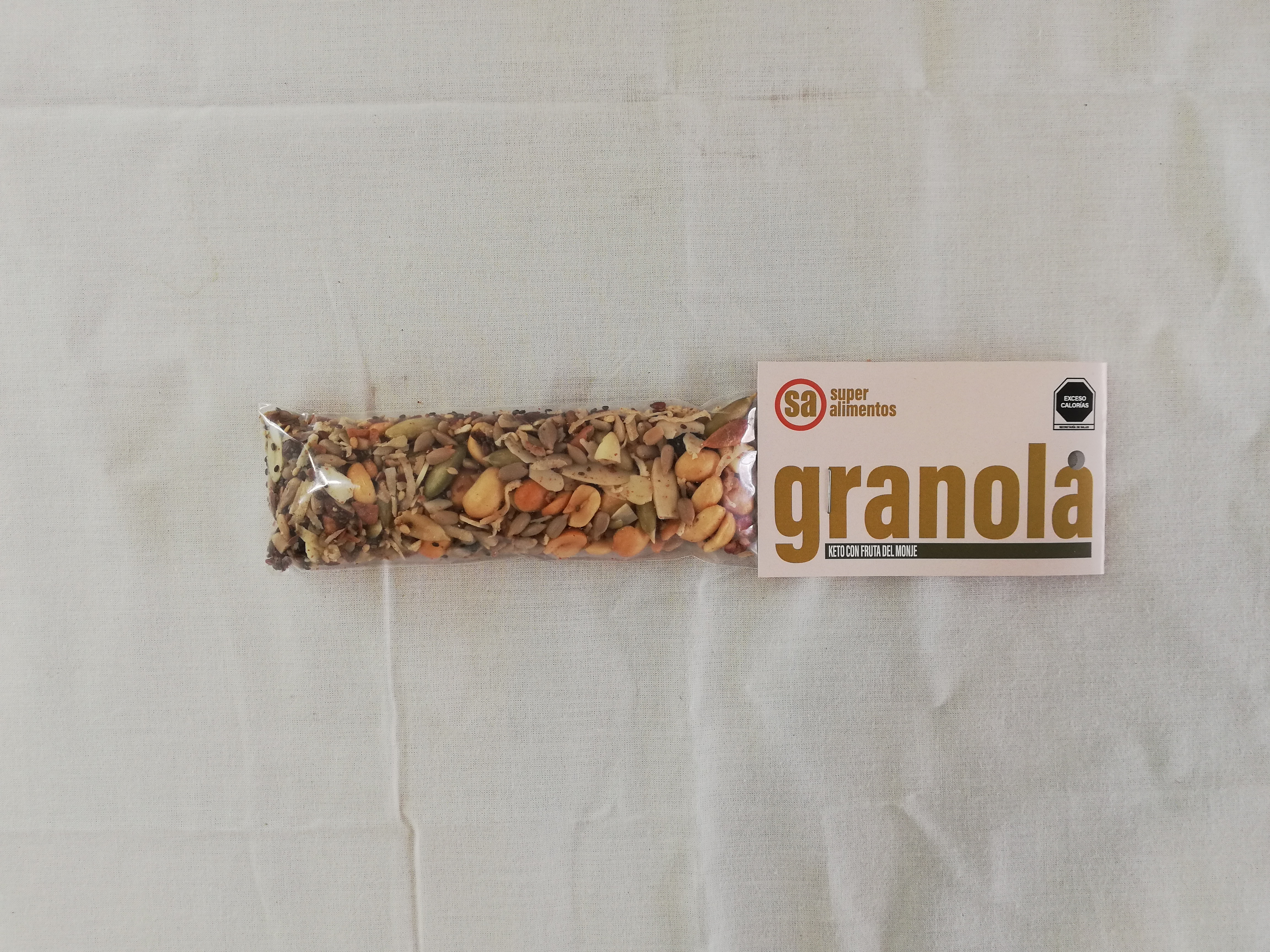 Granola Keto 40 gr en canasta en casa